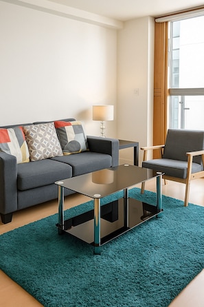 Apartamento, 1 quarto, sacada | Área de estar | TV de tela plana
