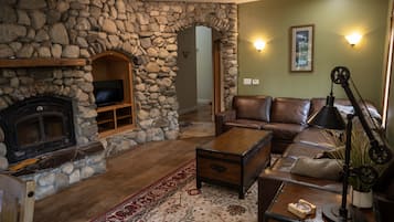 Smart TV, fireplace, DVD player, books
