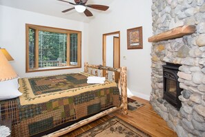 4 bedrooms, iron/ironing board, travel cot, free WiFi