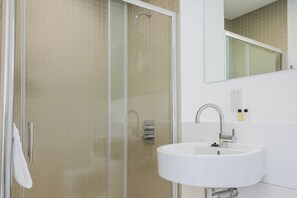 Apartment, 1 Bedroom | Bathroom | Shower, free toiletries, hair dryer, towels - Still Life Chancery Lane (London)