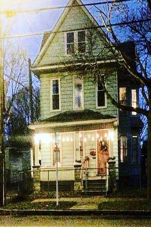Exterior - Central to all campaign rooms Historic house (Niagara Falls)