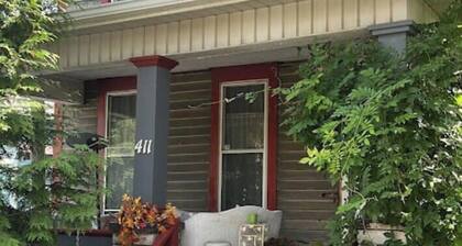 Marchez vers tout. Immense espace. Maison historique