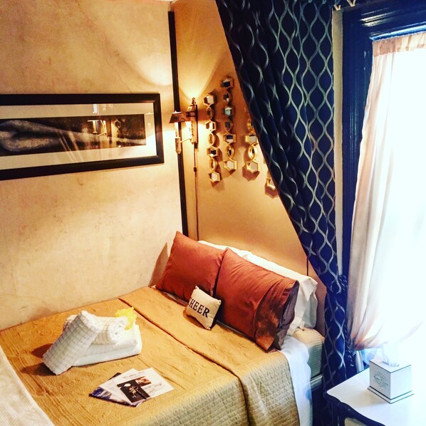 1 chambre, fer et planche à repasser, Wi-Fi gratuit, draps fournis