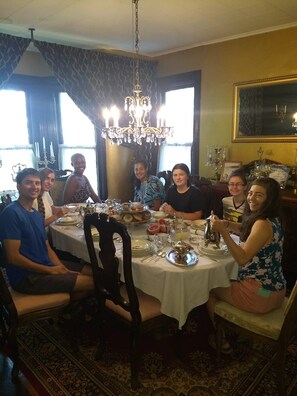 تناول الطعام