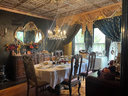 Marchez vers tout. Chambre historique de la baie vitrée