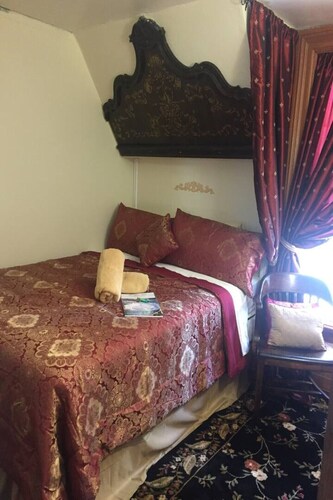 Walk to Everything -Campaign Room 