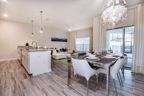 House (Champions Gate Town Home W Private Po) | Private kitchen - 4 Bdrm With Private Pool (Davenport)