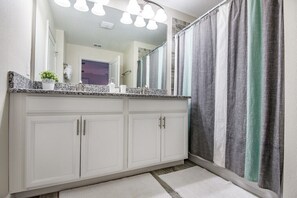 Maison (Champions Gate Town Home W Private Po) | Salle de bain