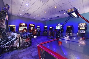 House (Windsor at Westside-2112AMWJIL) | Games room