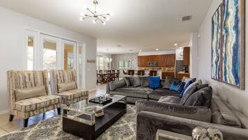 Villa (Beautiful - 6 bed 5 bath House w Pool) | Exterior