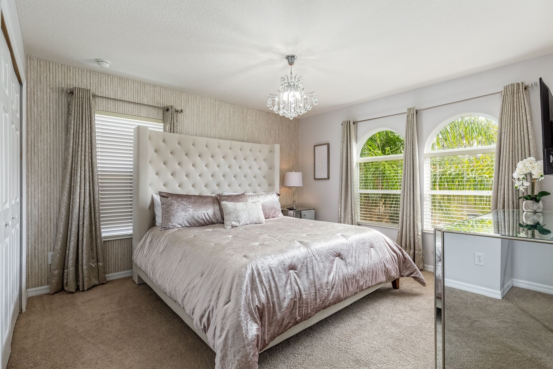 Villa (Beautiful - 6 bed 5 bath House w Pool) | Exterior