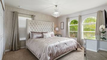 Villa (Beautiful - 6 bed 5 bath House w Pool) | Exterior