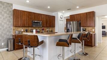 Vila (Beautiful - 6 bed 5 bath House w Pool) | Eksterior