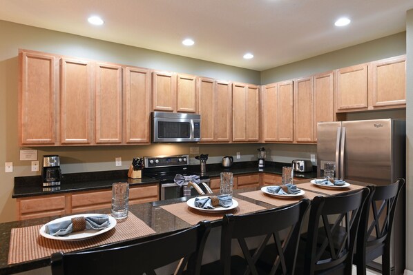 House (Solterra Resort IHR 3050) | Private kitchen | Fridge, microwave, dishwasher, cookware/dishes/utensils - Solterra Resort IHR 3050 (Davenport)
