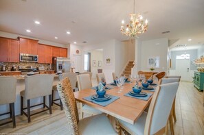 Villa (Champions Gate IHR 4035) | Private kitchen | Fridge, microwave, cookware/dishes/utensils