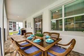 Villa (Champions Gate IHR 4035) | Private kitchen | Fridge, microwave, cookware/dishes/utensils