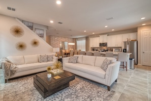 House (Amazing - Solara 4 Bed 3 Bath with Po) | Exterior