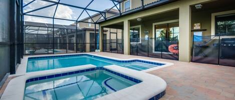 Villa | Piscina | Una piscina al aire libre