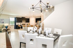 Villa | Cuisine privée | Réfrigérateur, four à micro-ondes, vaisselle et ustensiles