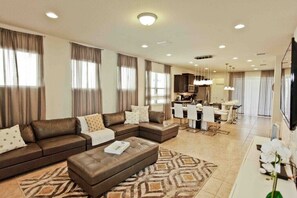 Villa | Vardagsrum | Platt-tv