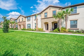 House (1957MD) | Exterior