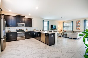 Villa (1672mvd  Amazing Champions Gate 8 Bed) | Private kitchen