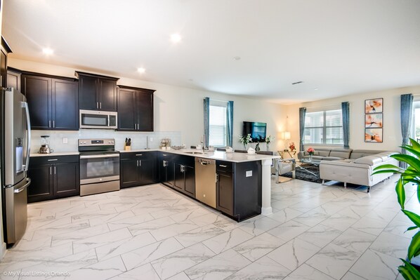 Villa (1672mvd  Amazing Champions Gate 8 Bed) | Private kitchen | Fridge, microwave, cookware/dishes/utensils