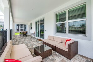 Villa (1672mvd  Amazing Champions Gate 8 Bed) | Balcon