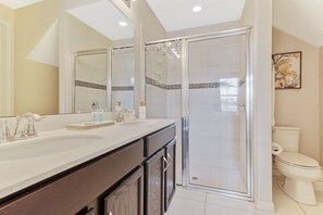 House (Incredible 5 bed 4 Bath with Private ) | Bathroom