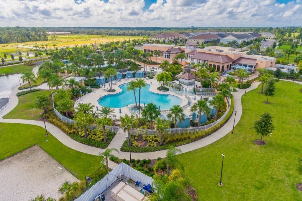 House (Incredible 5 bed 4 Bath with Private ) | Pool