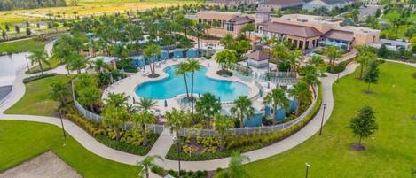 บ้านพัก (Incredible 5 bed 4 Bath with Private ) | สระว่ายน้ำ | สระว่ายน้ำกลางแจ้ง, เก้าอี้อาบแดดริมสระ