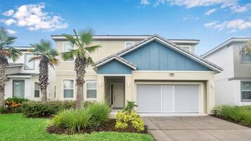 Villa (8 Bedroom 5 Bathroom Bella Vida Resor) | Exterior