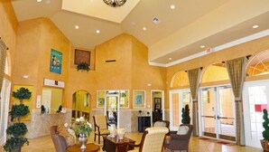Hus | Lobby