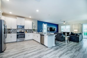 Villa (9040SD00) | Private kitchen - 8 Bedroom Resort Villa (Davenport)