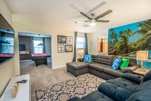 Villa (9040SD00) | Living room | Flat-screen TV