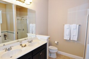Villa | Bathroom - Solterra Resort IHR 3049 (Davenport)