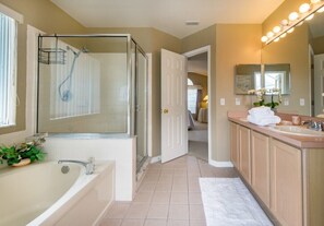 Villa (4 Bedroom 3 Bathroom Pool Villa) | Badeværelse
