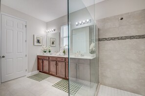 Bathroom - Amazing 6 Bedroom 5 Bathroom Solara Resort Villa (Kissimmee)
