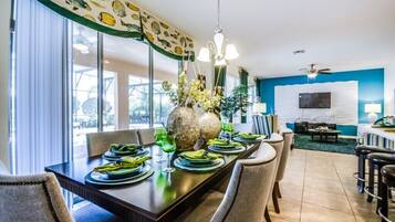 Villa | Dining