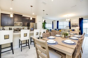 House (4811LL) | Exterior
