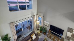 Hus (Luxury 5 bedroom home with private po) | Stue