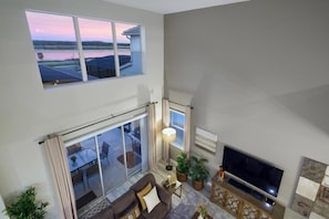 Casa (Luxury 5 bedroom home with private po) | Sala de estar | TV de tela plana, DVD player