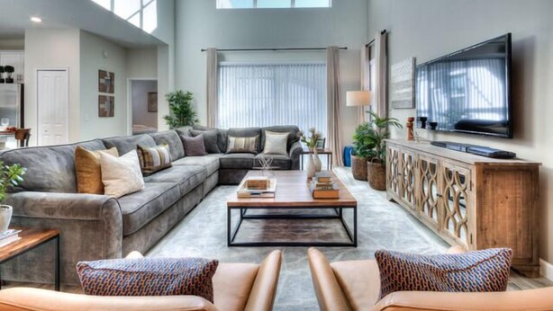 Hus (Luxury 5 bedroom home with private po) | Stue