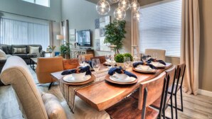 Hus (Luxury 5 bedroom home with private po) | Privat køkken
