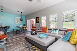 House | Living area | Flat-screen TV, DVD player