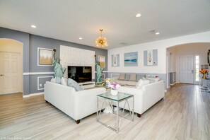 House | Living room | Flat-screen TV