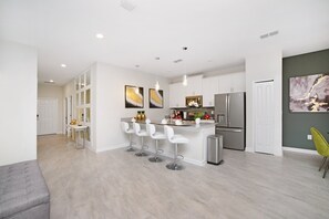 House | Private kitchen | Fridge, microwave, cookware/dishes/utensils