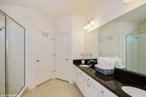 Villa | Private kitchen | Fridge, microwave, dishwasher, cookware/dishes/utensils - Sonoma 2665 IHR 1011 (Kissimmee)