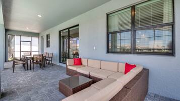 House (Luxury Lake View 8 BR Villa With Game) | Living room | Flat-screen TV