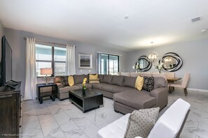 Living room - 8 BR Villa With Games Room (Orlando)